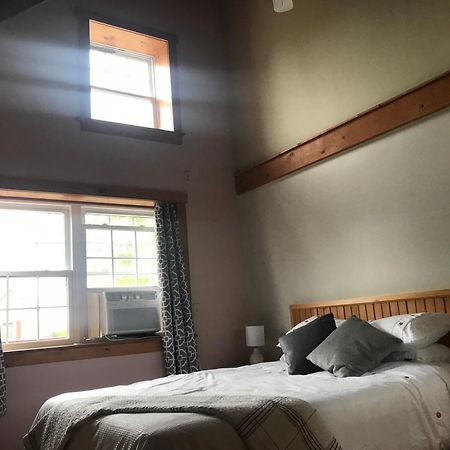 A Country Home Inn The City 夏洛特敦 外观 照片
