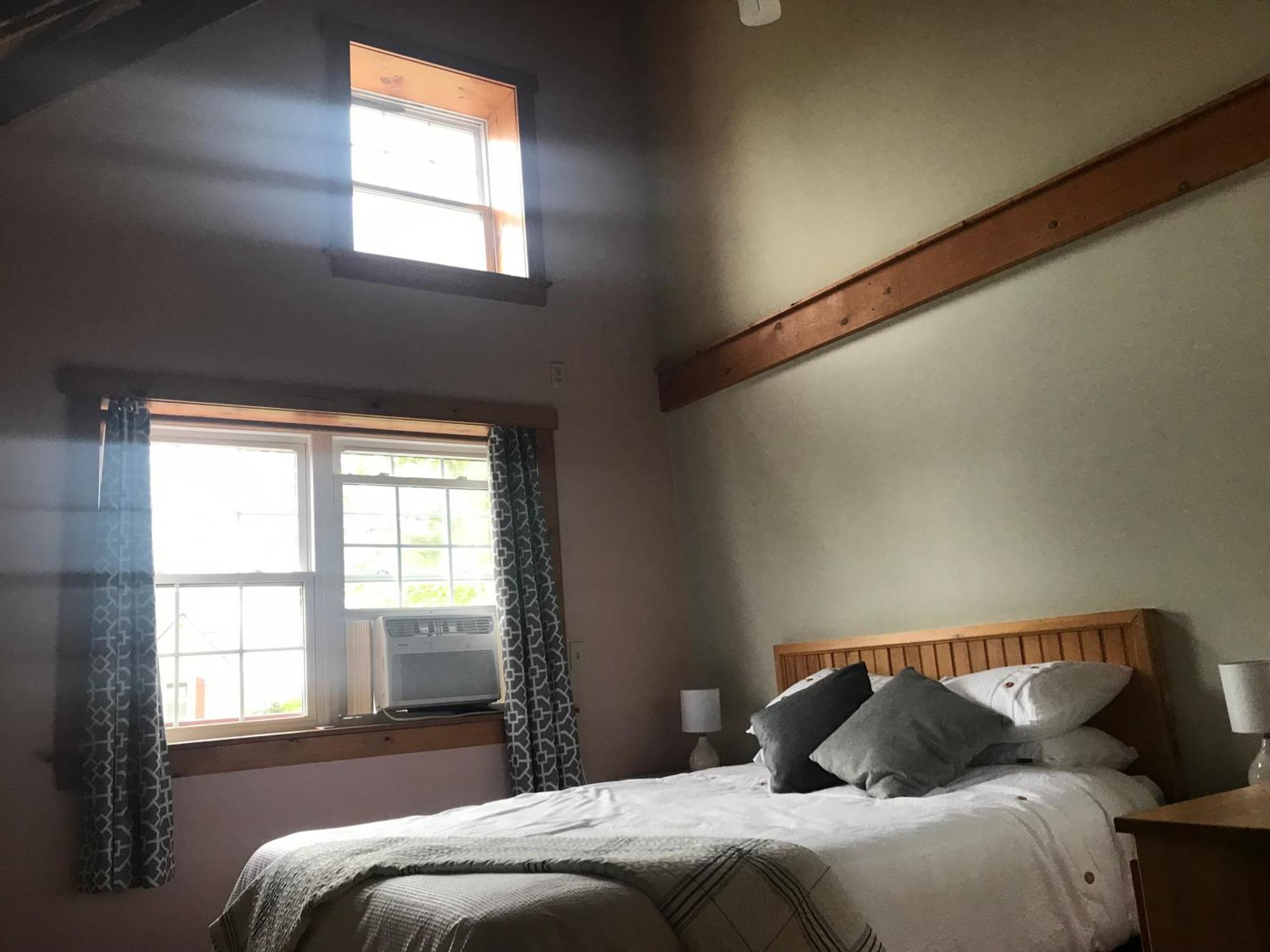 A Country Home Inn The City 夏洛特敦 外观 照片