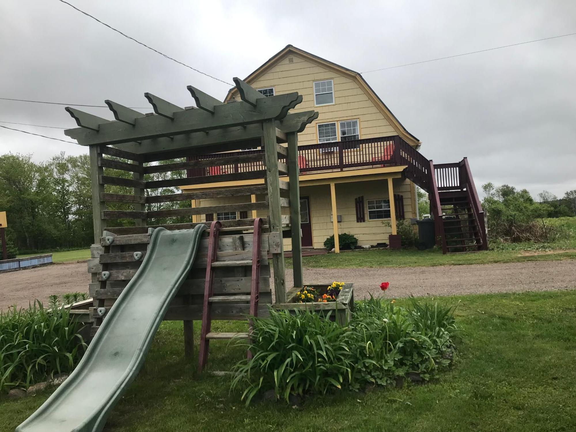 A Country Home Inn The City 夏洛特敦 外观 照片