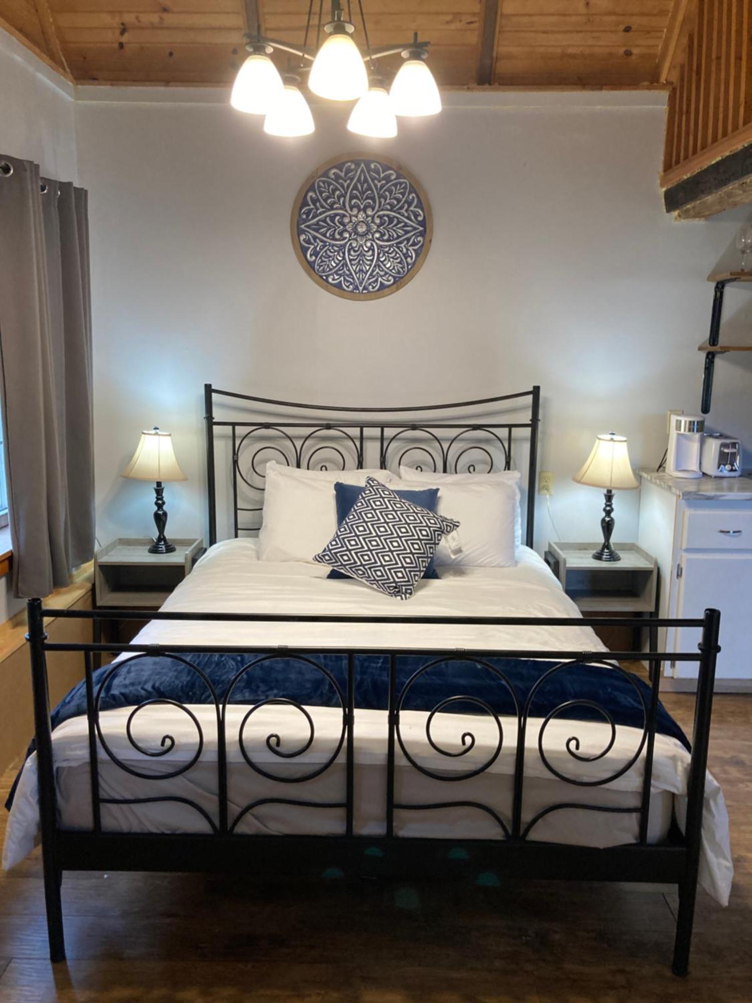 A Country Home Inn The City 夏洛特敦 外观 照片