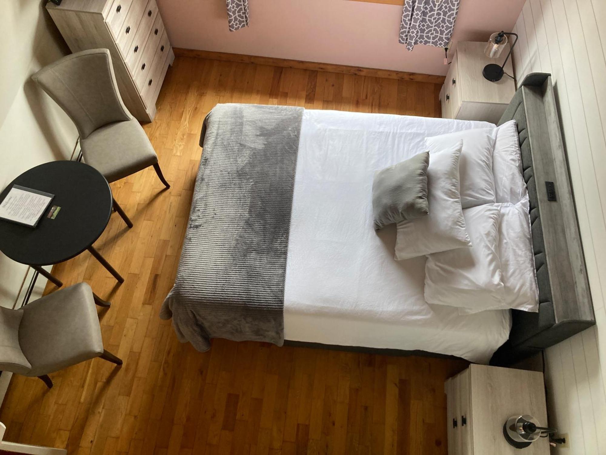 A Country Home Inn The City 夏洛特敦 客房 照片