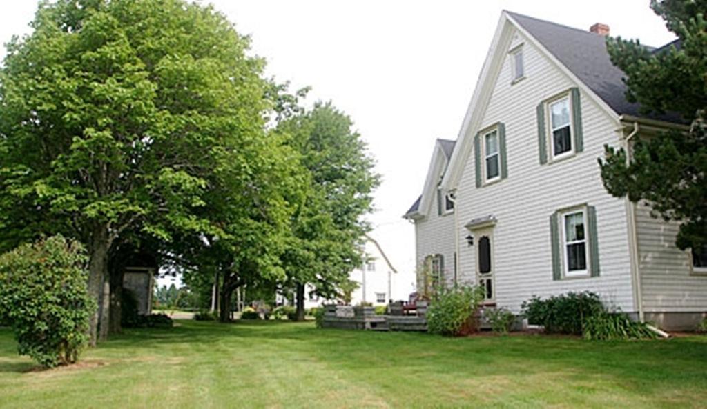 A Country Home Inn The City 夏洛特敦 外观 照片