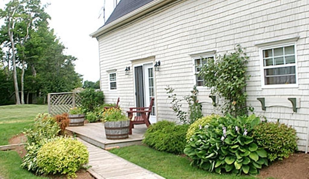 A Country Home Inn The City 夏洛特敦 外观 照片