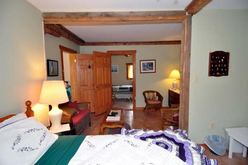 A Country Home Inn The City 夏洛特敦 客房 照片